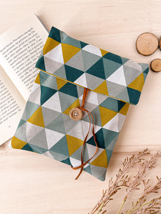 Adjustable geometric colourful book sleeve